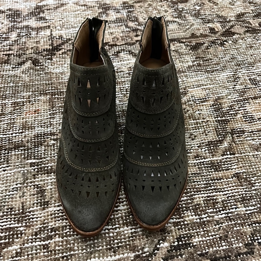 Never worn Sofft Boots Size 8.5